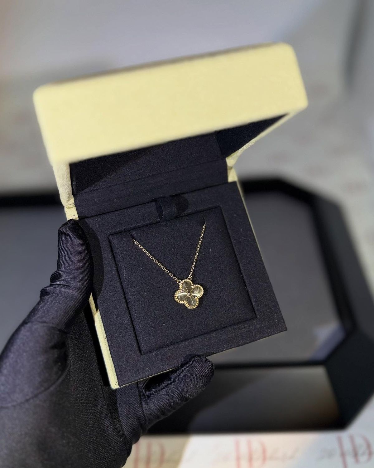 Collier one trèfle Doré